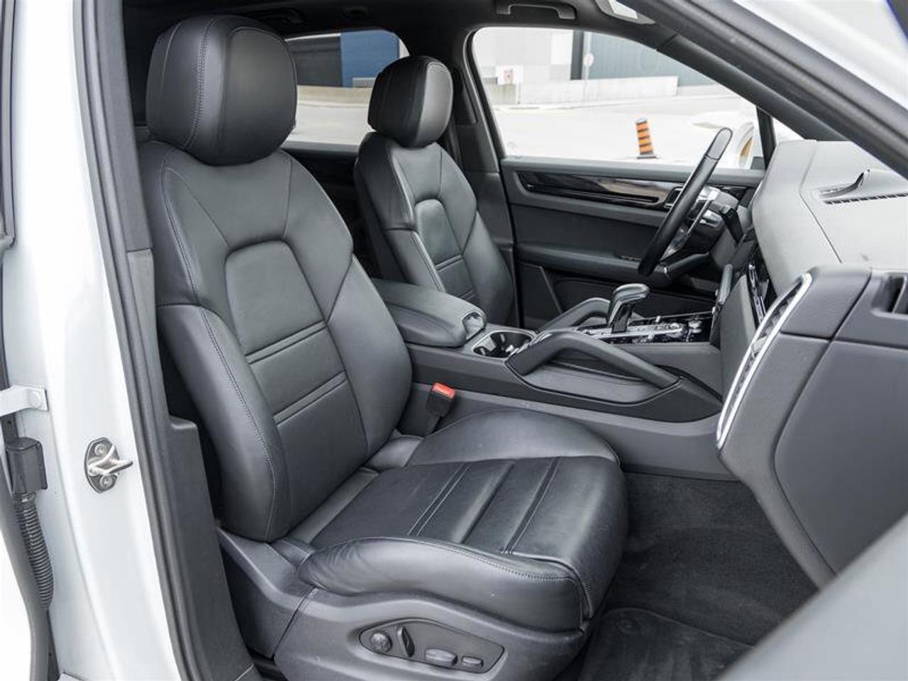 2022 Porsche Cayenne AWD Premium Plus Pkg Assistance Pkg 21 RS Spyder D Photo
