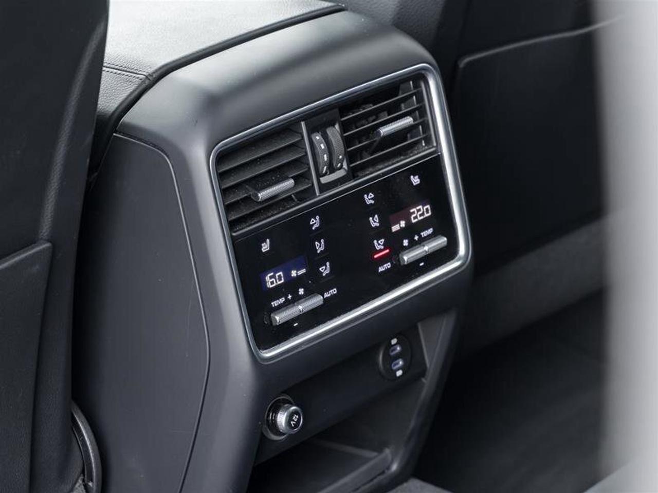 2022 Porsche Cayenne AWD Premium Plus Pkg Assistance Pkg 21 RS Spyder D Photo