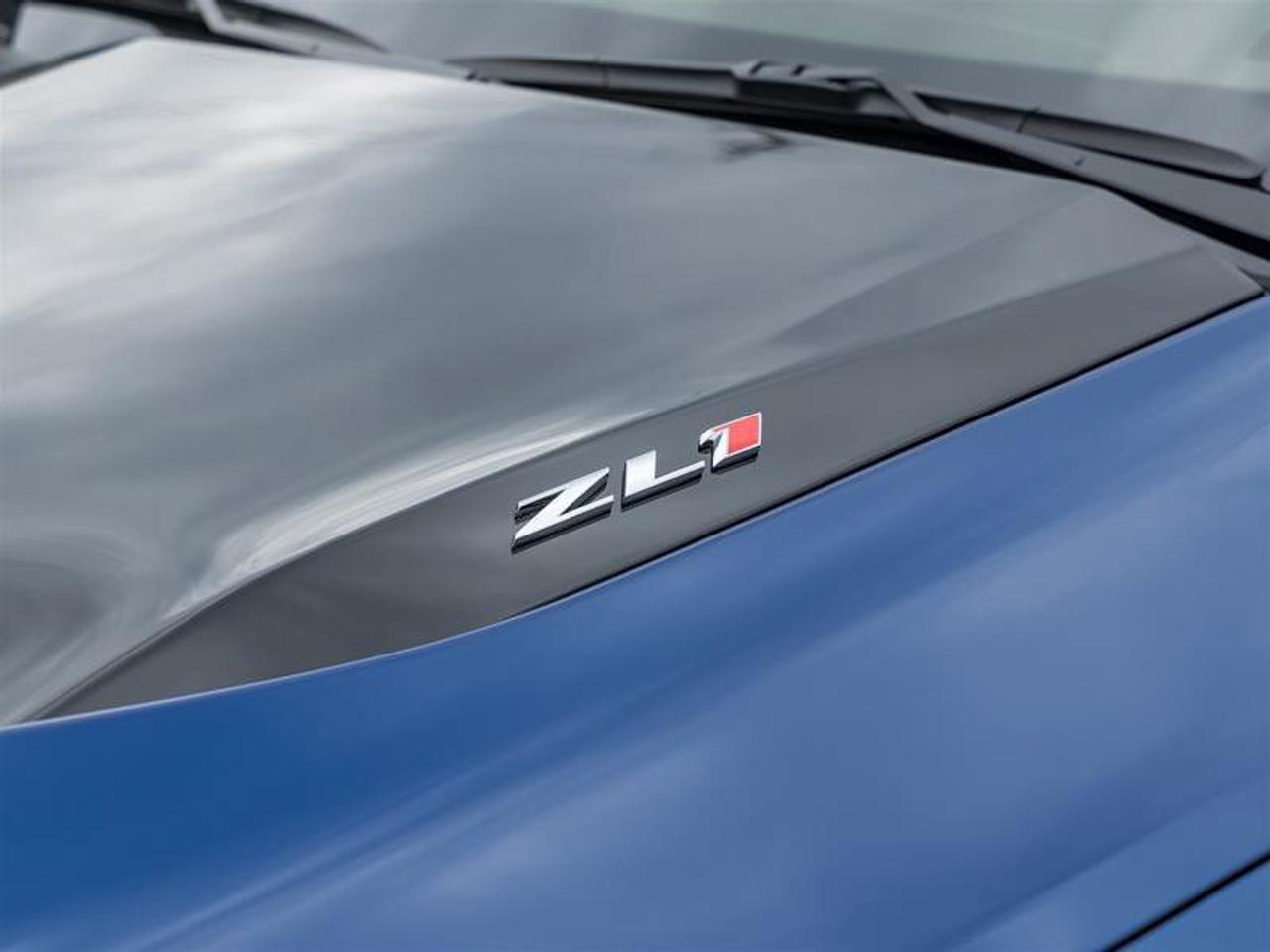2022 Chevrolet Camaro ZL1 Interior Trim in Carbon Fibre Apple CarPlay Pe Photo