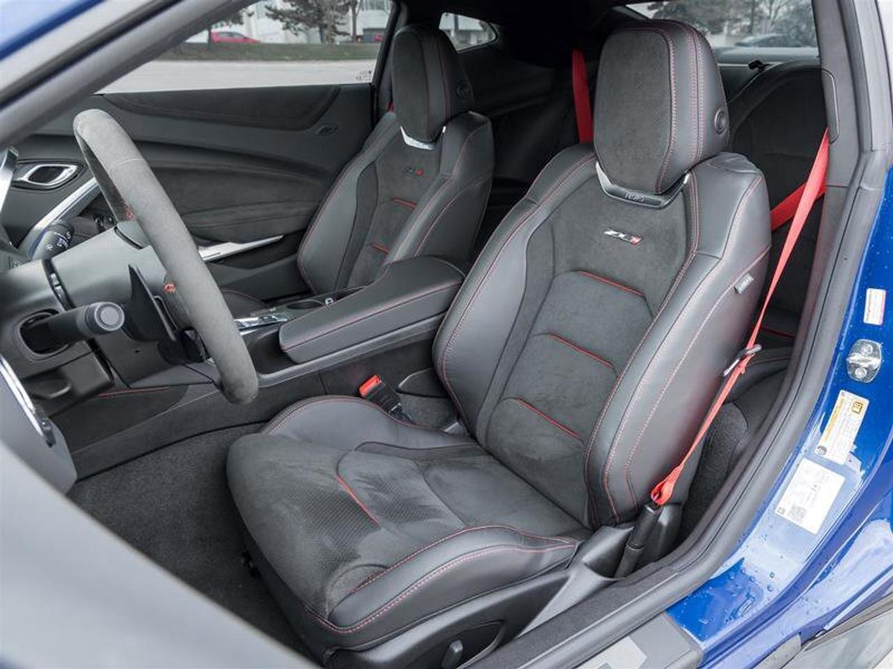 2022 Chevrolet Camaro ZL1 Interior Trim in Carbon Fibre Apple CarPlay Pe Photo