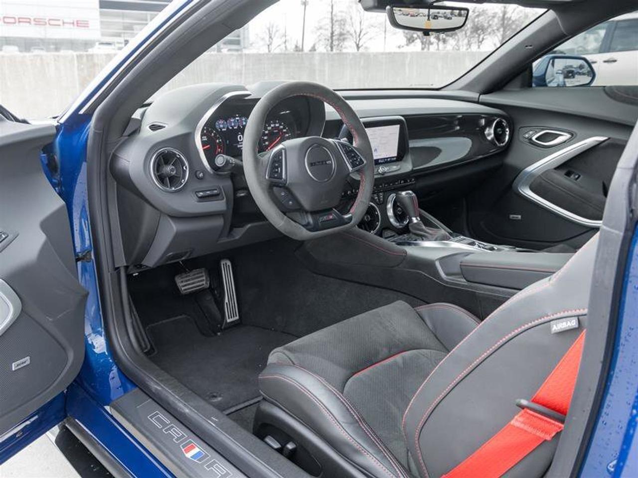 2022 Chevrolet Camaro ZL1 Interior Trim in Carbon Fibre Apple CarPlay Pe Photo
