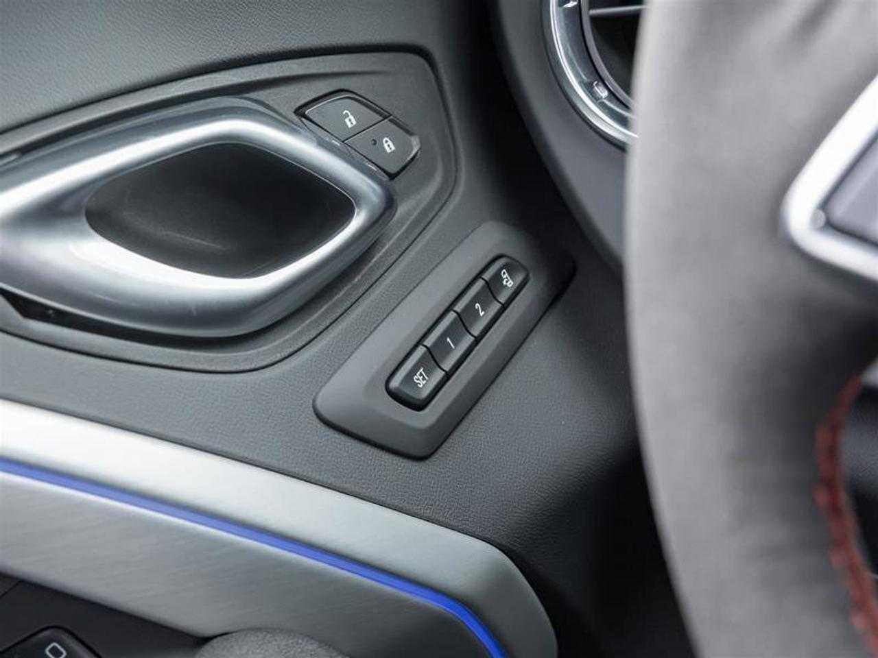 2022 Chevrolet Camaro ZL1 Interior Trim in Carbon Fibre Apple CarPlay Pe Photo