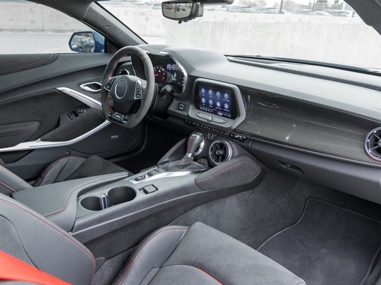 2022 Chevrolet Camaro ZL1 Interior Trim in Carbon Fibre Apple CarPlay Pe Photo