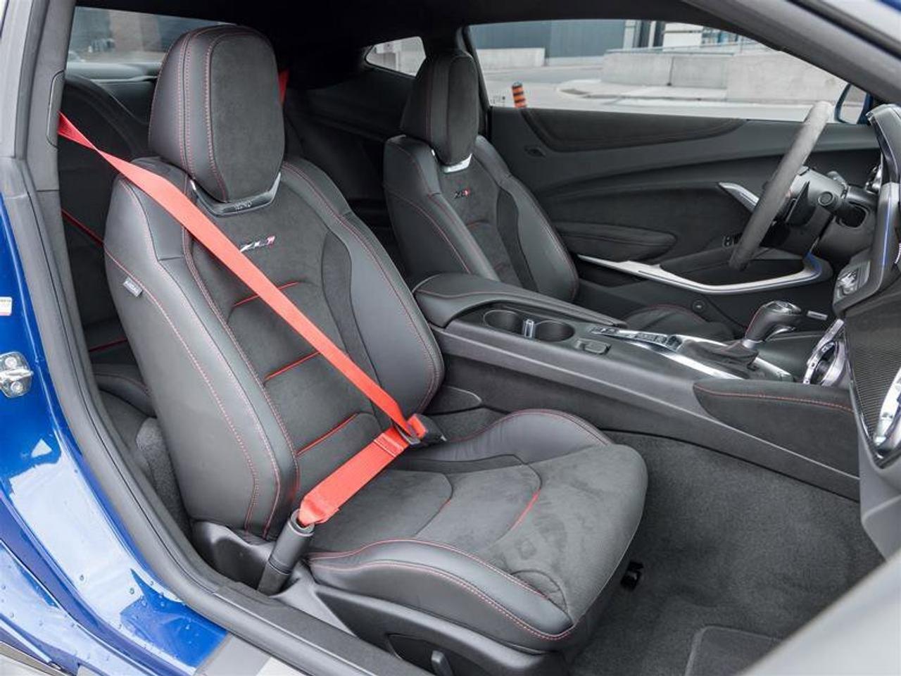 2022 Chevrolet Camaro ZL1 Interior Trim in Carbon Fibre Apple CarPlay Pe Photo