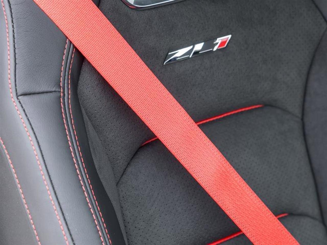 2022 Chevrolet Camaro ZL1 Interior Trim in Carbon Fibre Apple CarPlay Pe Photo