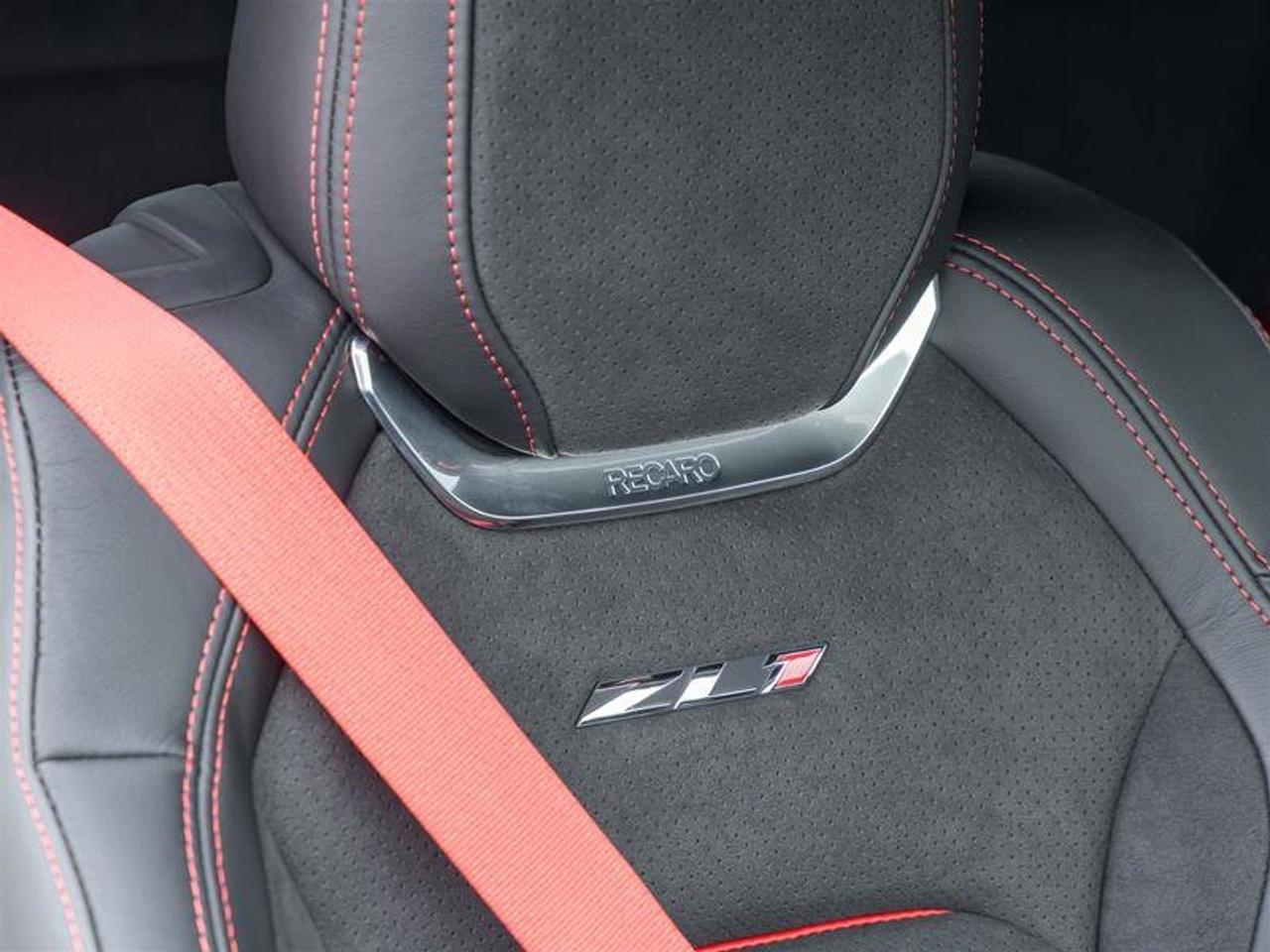 2022 Chevrolet Camaro ZL1 Interior Trim in Carbon Fibre Apple CarPlay Pe Photo