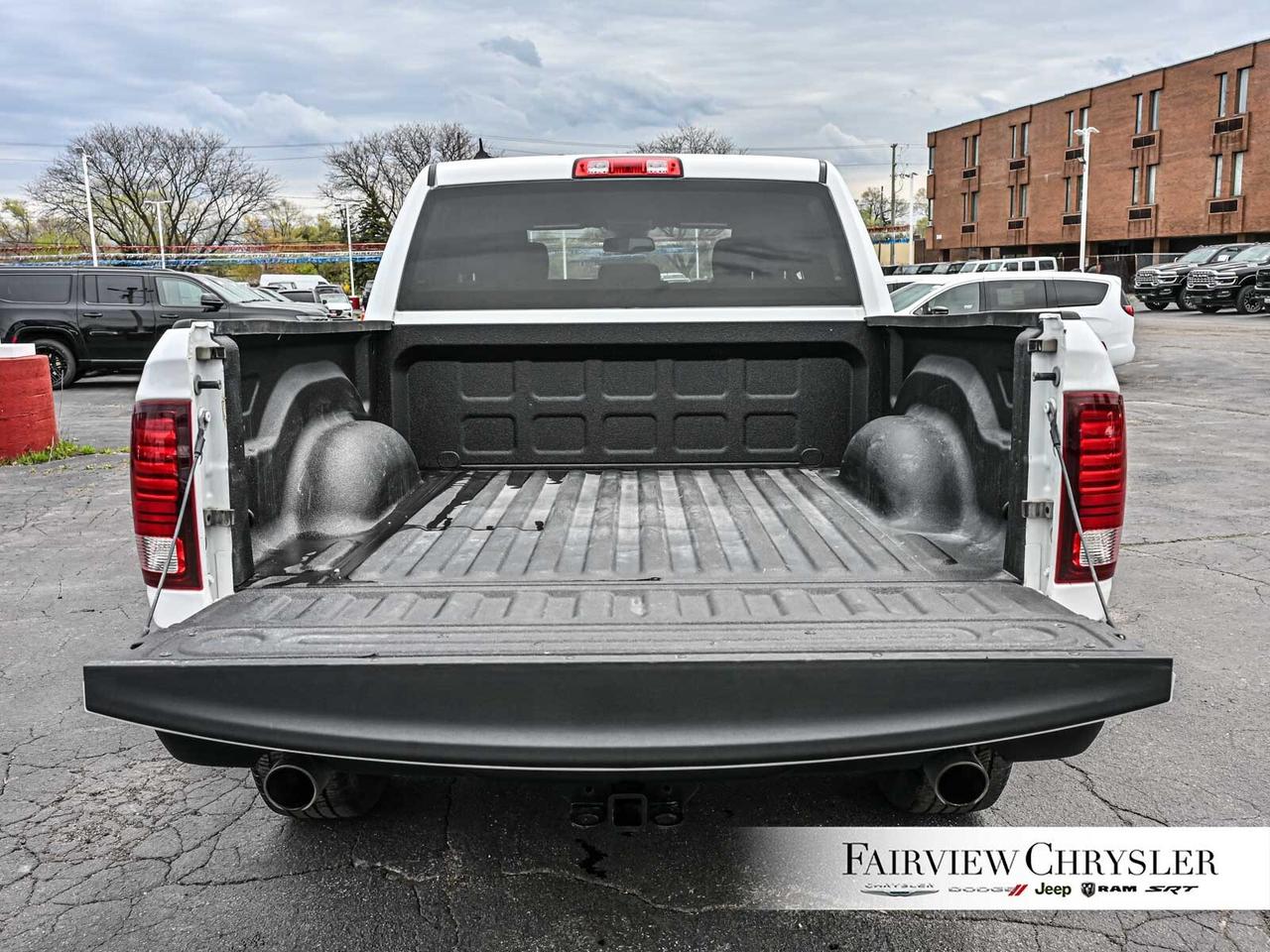 2022 RAM 1500 Classic SLT WARLOCK   REMOTE START   CARPLAY   5.7L HEMI Photo