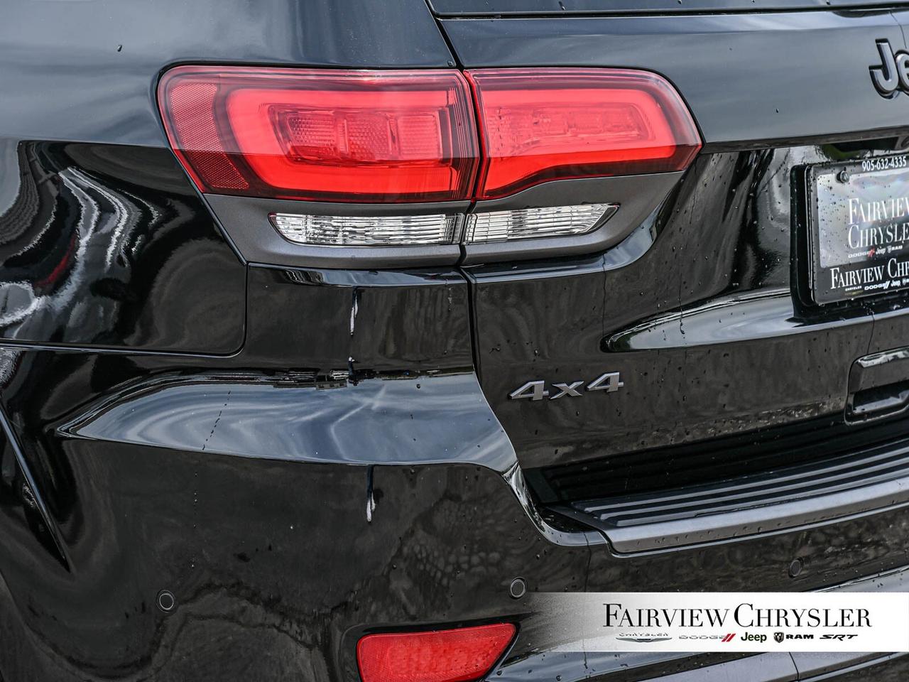 2020 Jeep Grand Cherokee Overland PANO ROOF   LEATHER   BLIND SPOT   HARMAN Photo