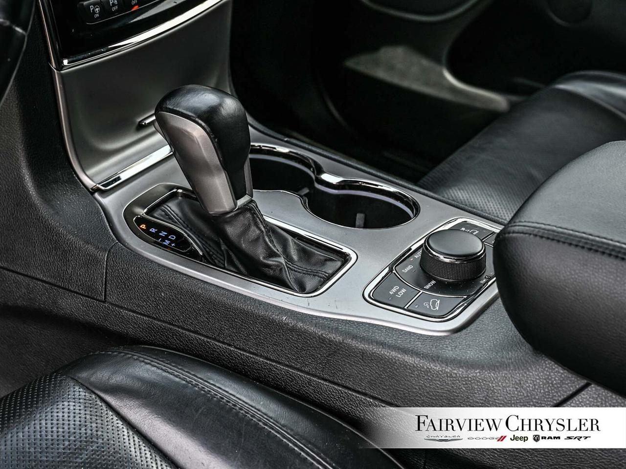 2020 Jeep Grand Cherokee Overland PANO ROOF   LEATHER   BLIND SPOT   HARMAN Photo