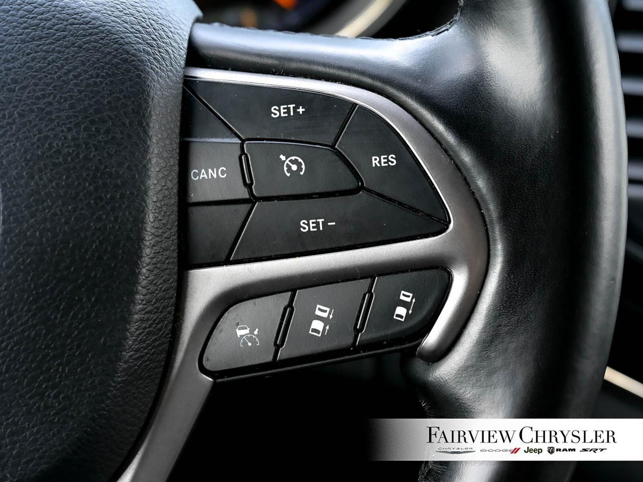 2020 Jeep Grand Cherokee Overland PANO ROOF   LEATHER   BLIND SPOT   HARMAN Photo