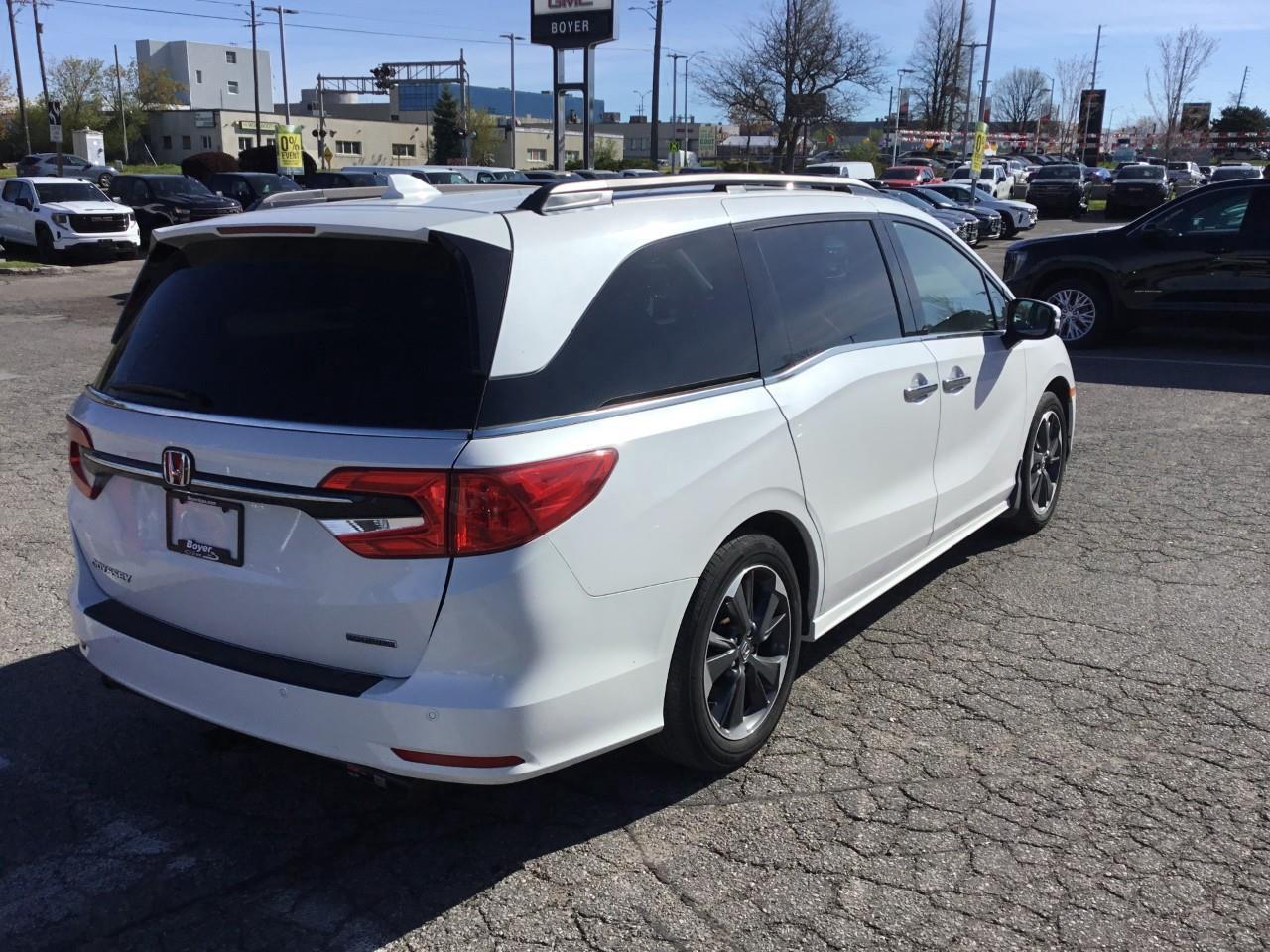 2023 Honda Odyssey Touring Photo4
