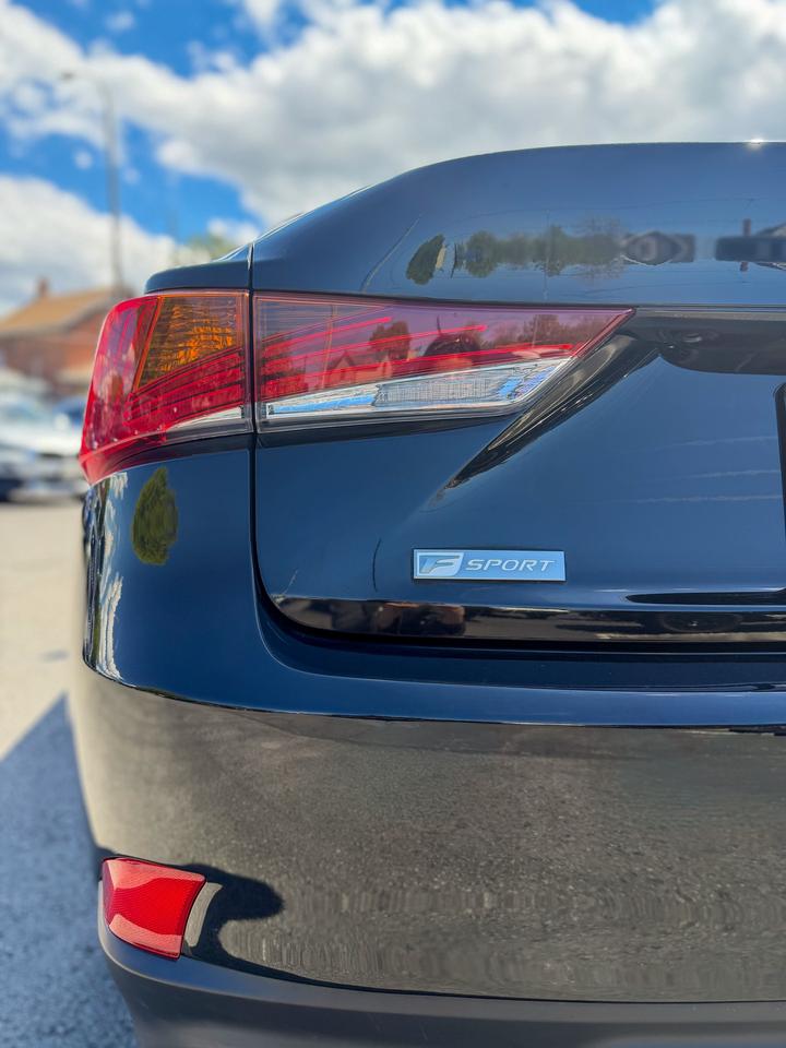 2018 Lexus IS IS 300/F-sport/AWD/ROOF/CAMERA/RED LEATHER/LOW KM Photo