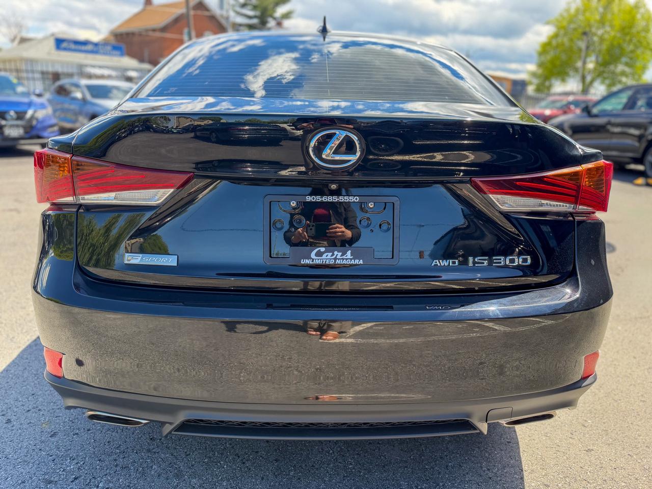 2018 Lexus IS IS 300/F-sport/AWD/ROOF/CAMERA/RED LEATHER/LOW KM Photo