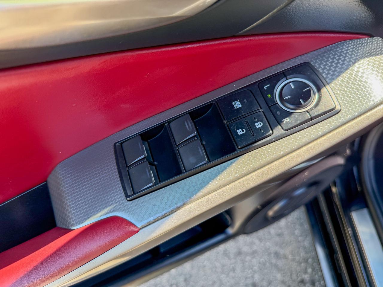 2018 Lexus IS IS 300/F-sport/AWD/ROOF/CAMERA/RED LEATHER/LOW KM Photo