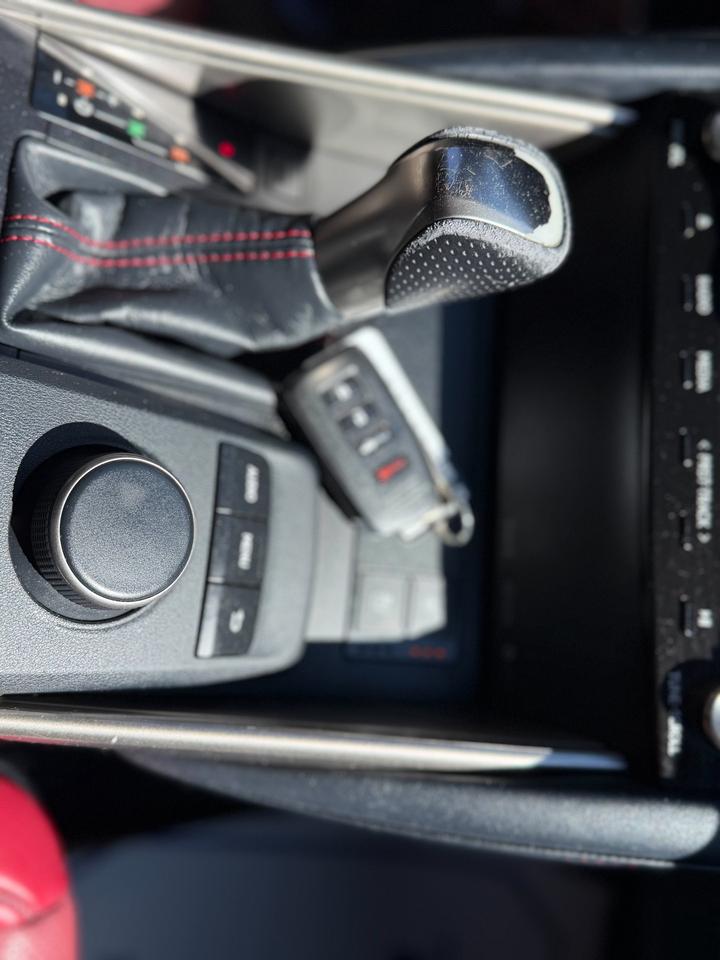 2018 Lexus IS IS 300/F-sport/AWD/ROOF/CAMERA/RED LEATHER/LOW KM Photo