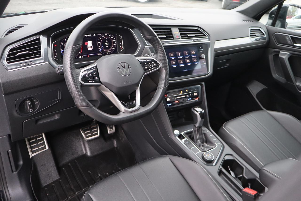 2022 Volkswagen Tiguan Comfortline R-Line Black Edition 4MOTION   No Acci Photo