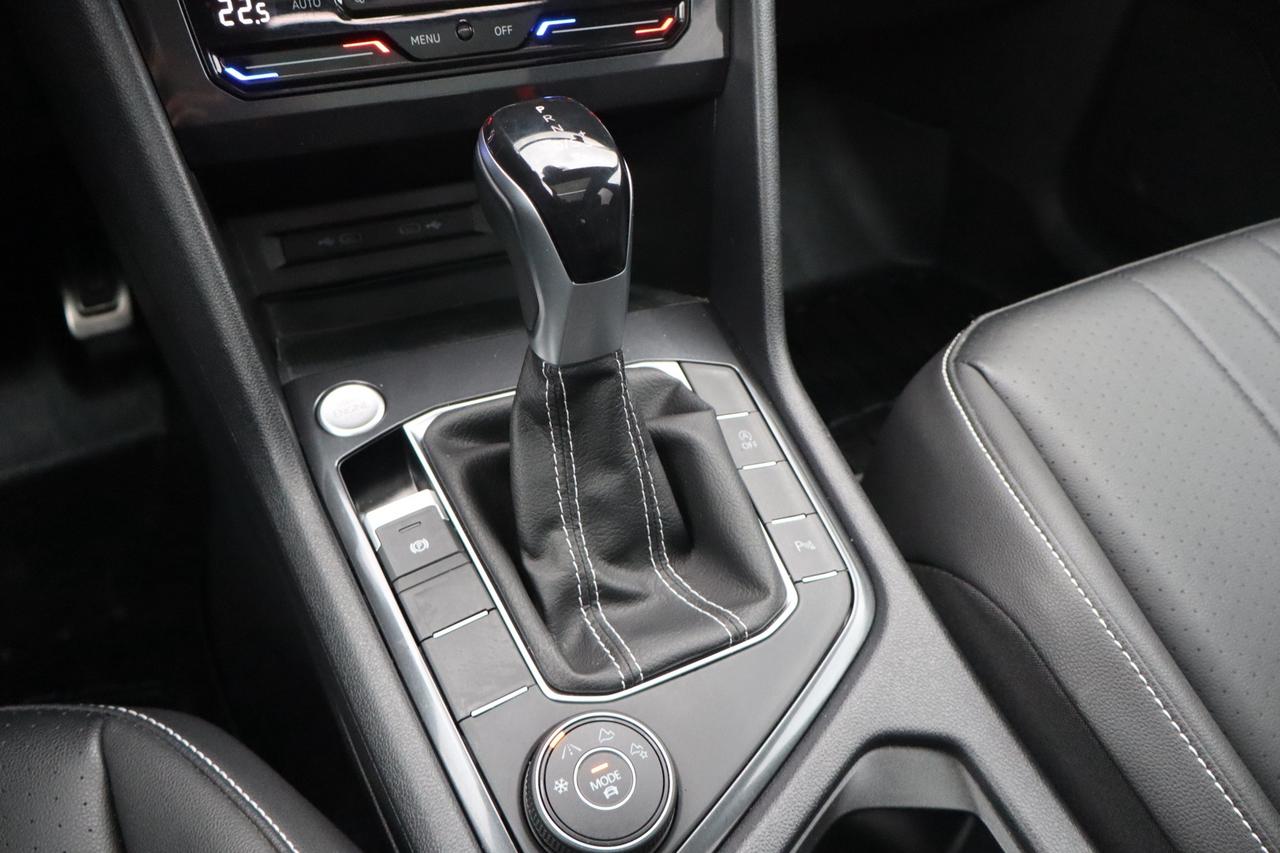 2022 Volkswagen Tiguan Comfortline R-Line Black Edition 4MOTION   No Acci Photo