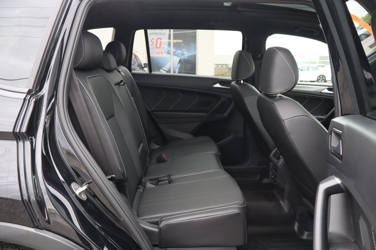 2022 Volkswagen Tiguan Comfortline R-Line Black Edition 4MOTION   No Acci Photo