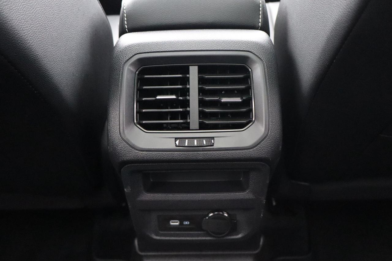 2022 Volkswagen Tiguan Comfortline R-Line Black Edition 4MOTION   No Acci Photo