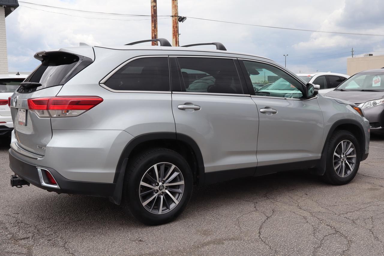 2019 Toyota Highlander XLE AWD V6   No Accident   Clean Carfax Photo