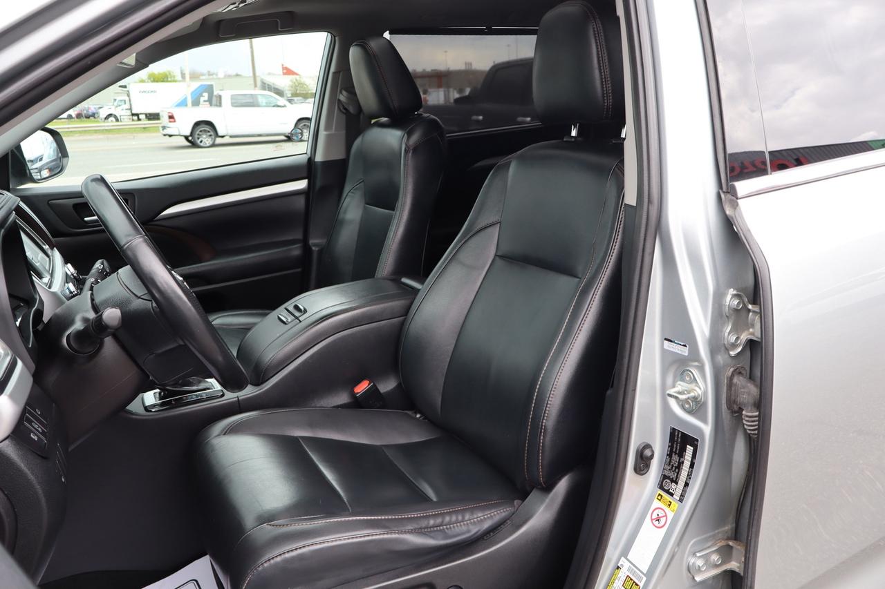 2019 Toyota Highlander XLE AWD V6   No Accident   Clean Carfax Photo