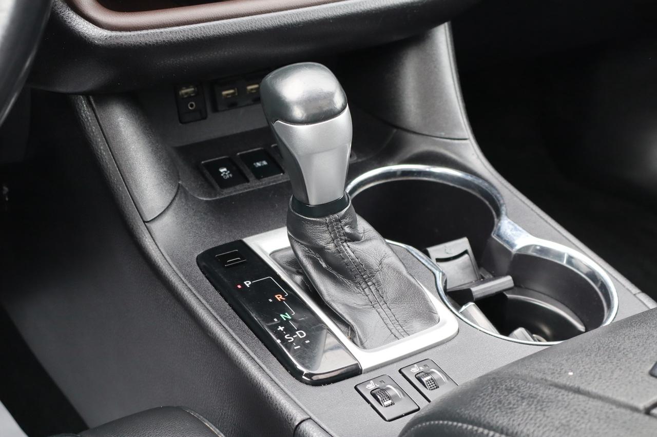 2019 Toyota Highlander XLE AWD V6   No Accident   Clean Carfax Photo