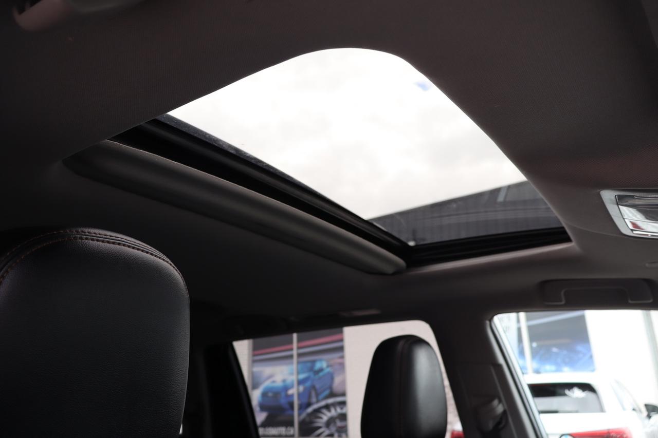 2019 Toyota Highlander XLE AWD V6   No Accident   Clean Carfax Photo