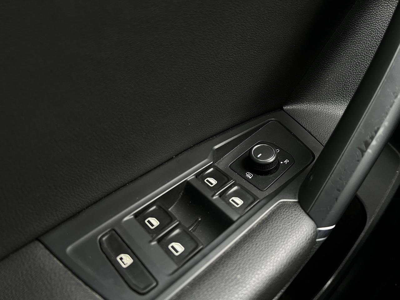 2018 Volkswagen Tiguan SEL 4MOTION    Navi   Pano Roof   Htd Seats Photo