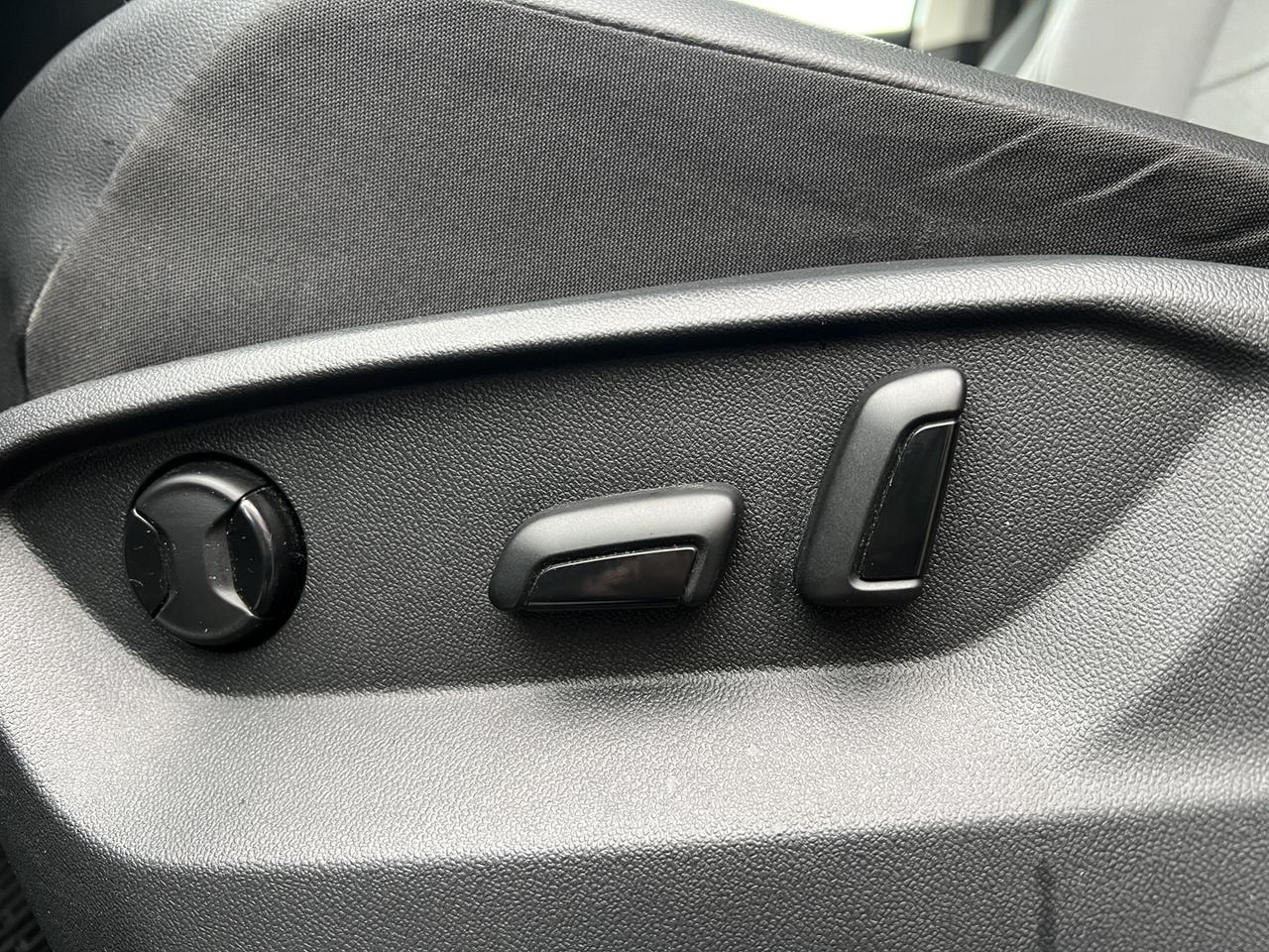 2018 Volkswagen Tiguan SEL 4MOTION    Navi   Pano Roof   Htd Seats Photo