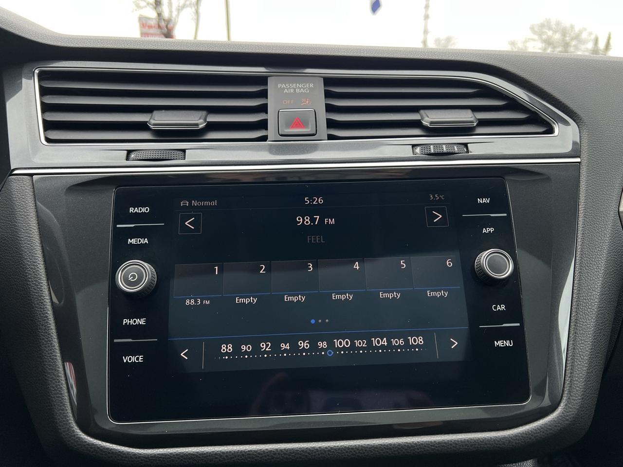 2018 Volkswagen Tiguan SEL 4MOTION    Navi   Pano Roof   Htd Seats Photo