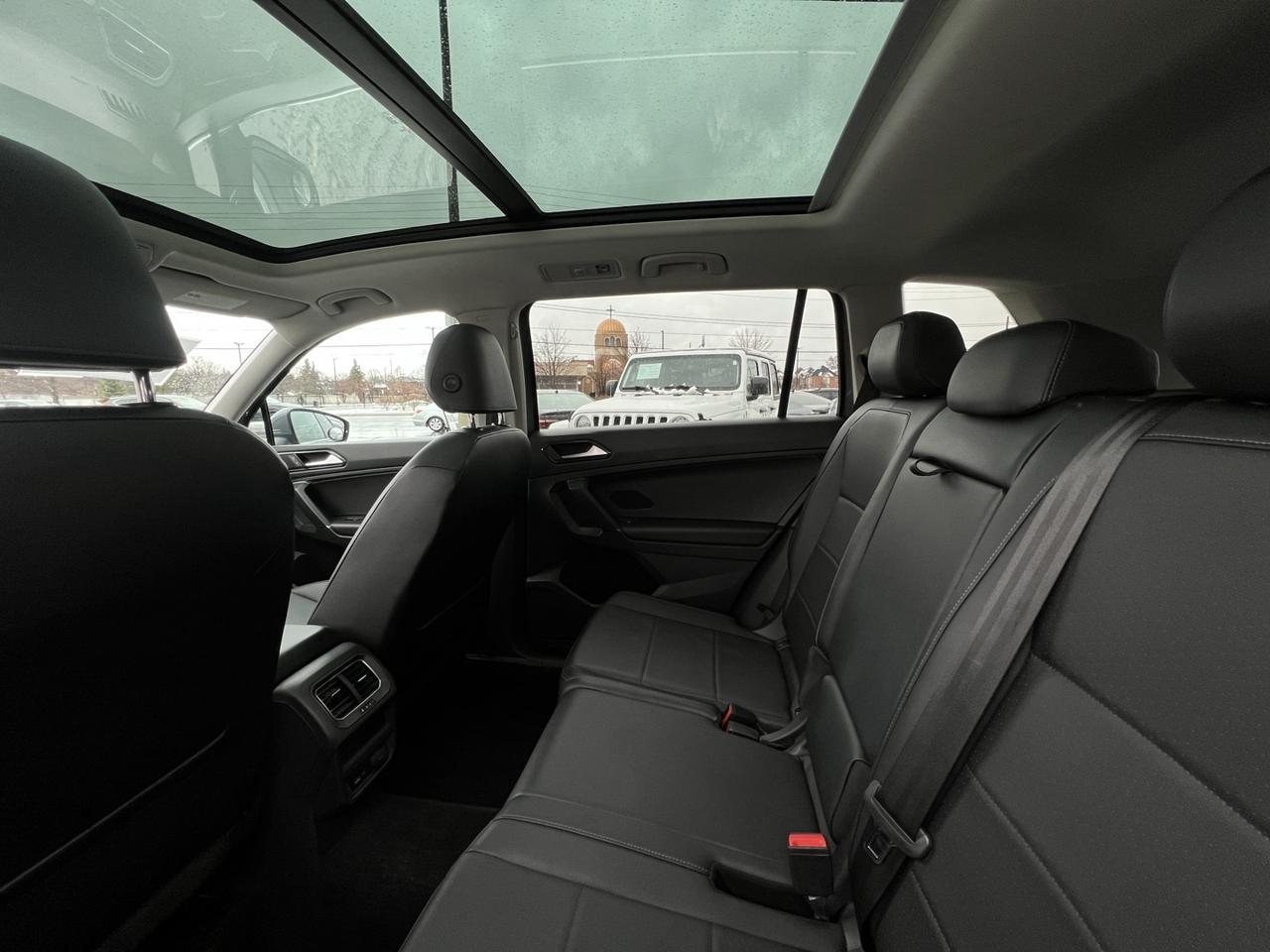 2018 Volkswagen Tiguan SEL 4MOTION    Navi   Pano Roof   Htd Seats Photo