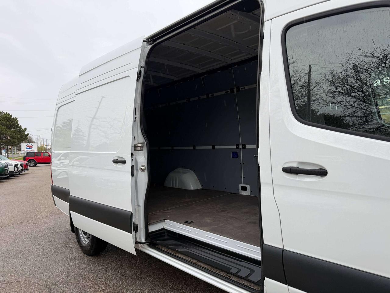 2025 Mercedes-Benz Sprinter ACCIDENT FREE, HIGH ROOF, 170 DIESEL,HEATED SEAT Photo