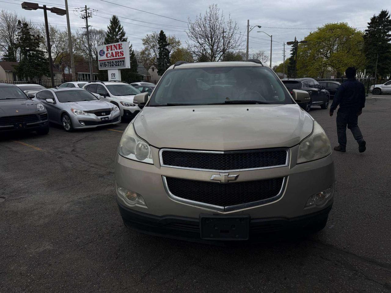 2010 Chevrolet Traverse 2LT, sunroof, leather, 1 owner! Photo