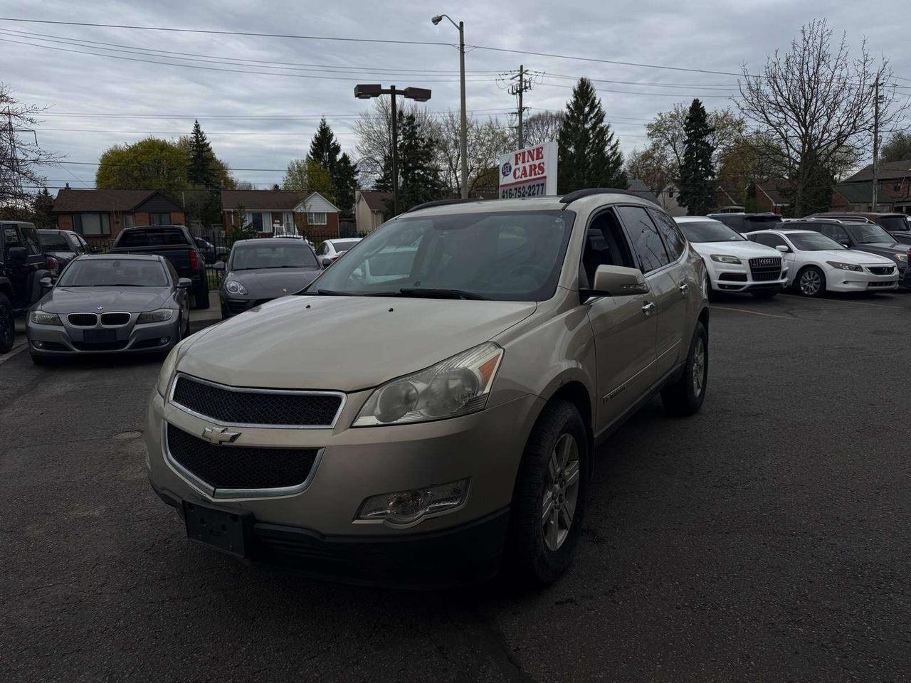 2010 Chevrolet Traverse 2LT, sunroof, leather, 1 owner! Photo0