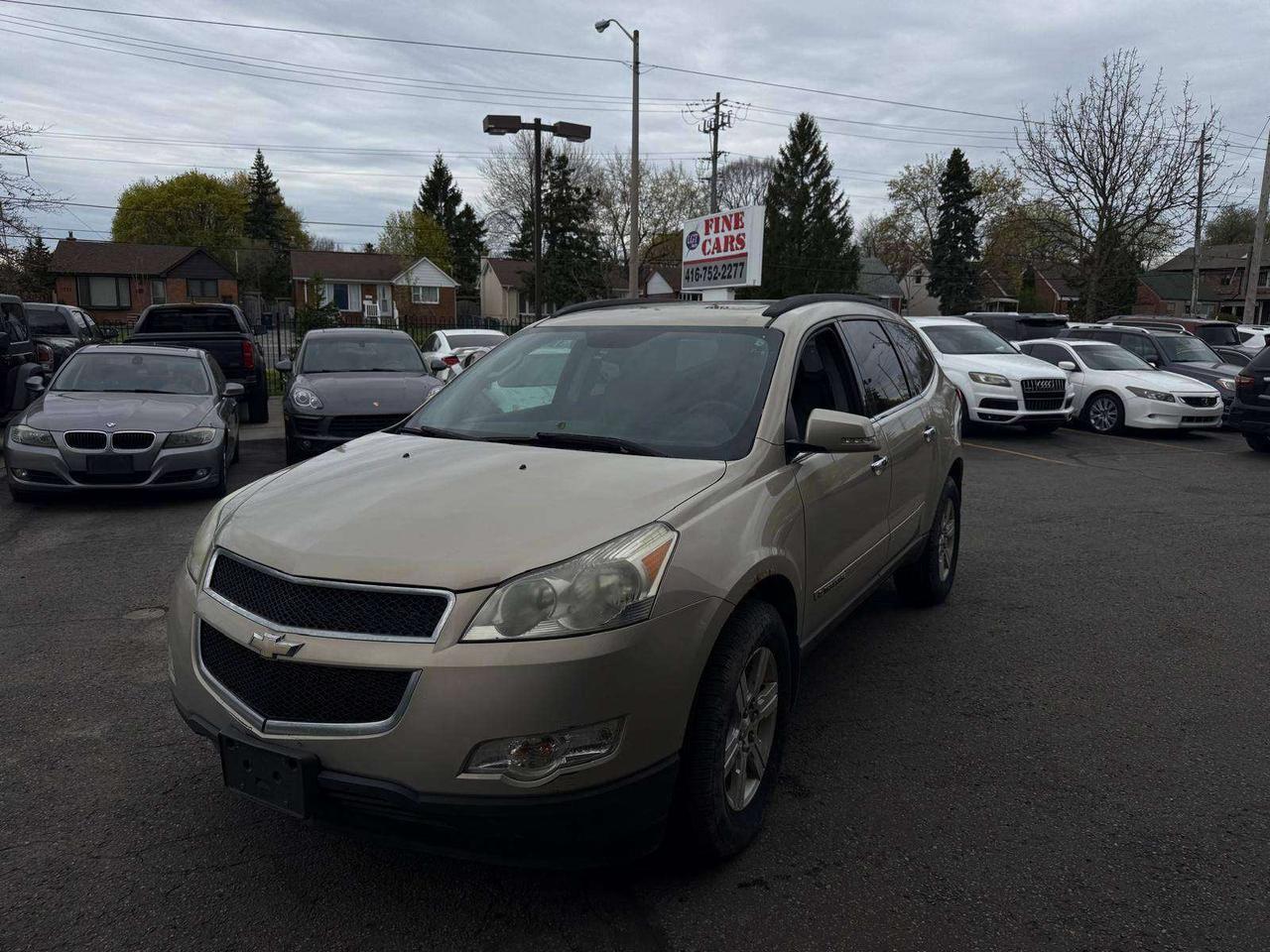 2010 Chevrolet Traverse 2LT, sunroof, leather, 1 owner! Photo