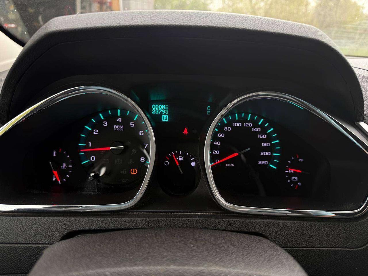 2010 Chevrolet Traverse 2LT, sunroof, leather, 1 owner! Photo
