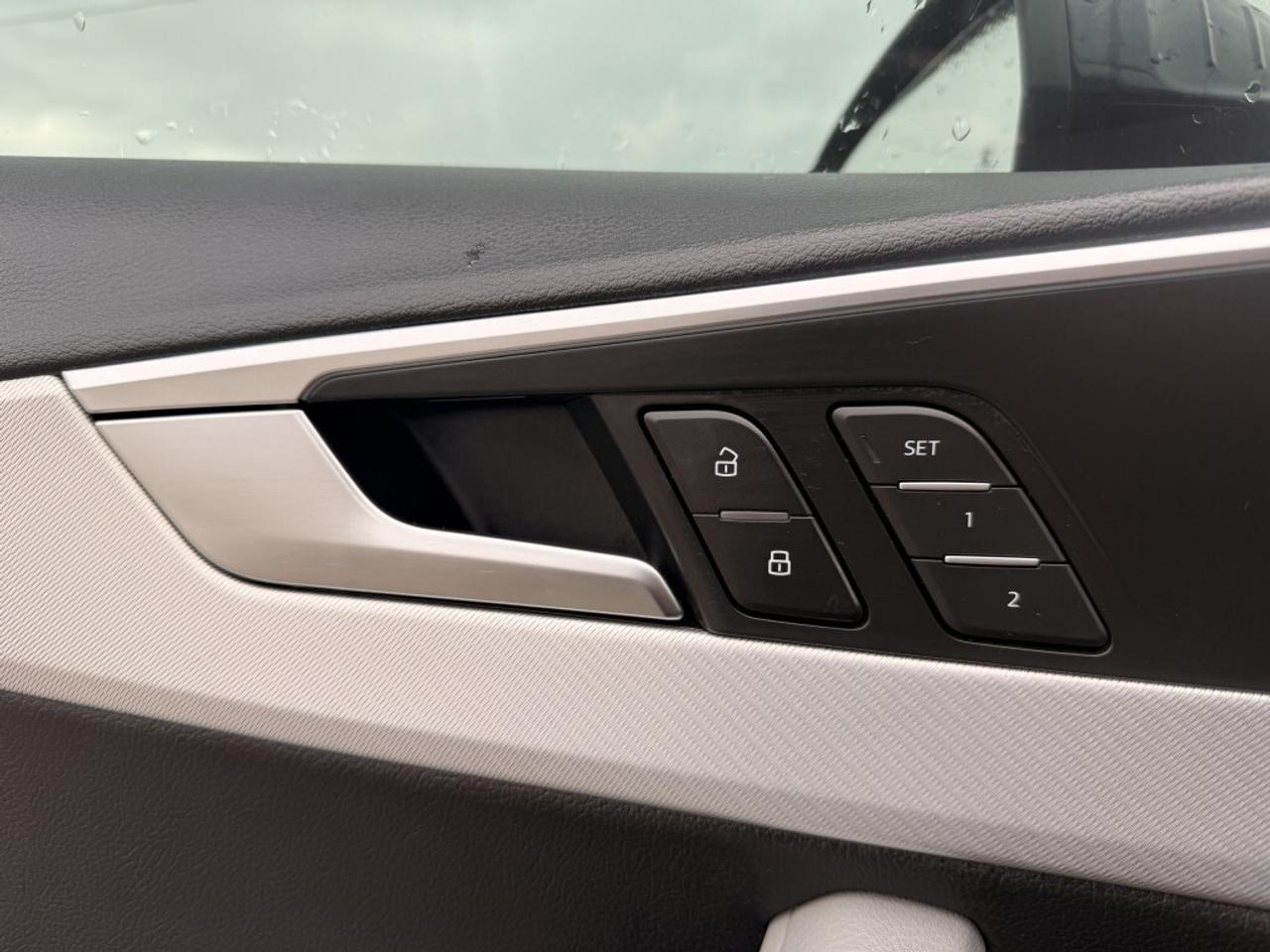 2018 Audi A4 Progressiv Manual  NAV LEATHER SUNROOF HTD SEATS & Photo