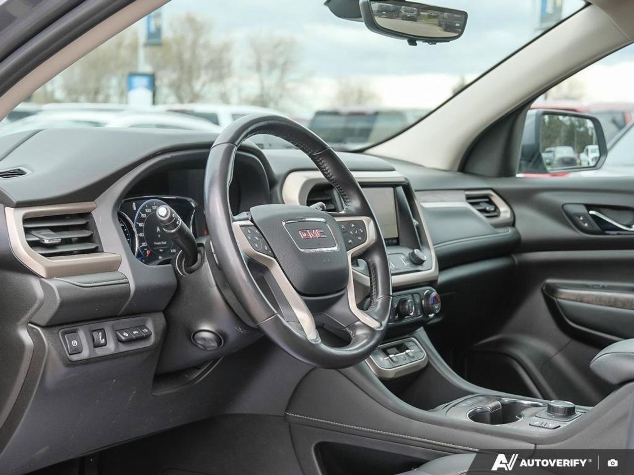 2021 GMC Acadia DenaliDENALI, 3.6L V6, AWD, ALLOYS, LEATHER, MACMA Photo