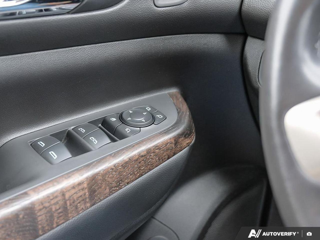 2021 GMC Acadia DenaliDENALI, 3.6L V6, AWD, ALLOYS, LEATHER, MACMA Photo
