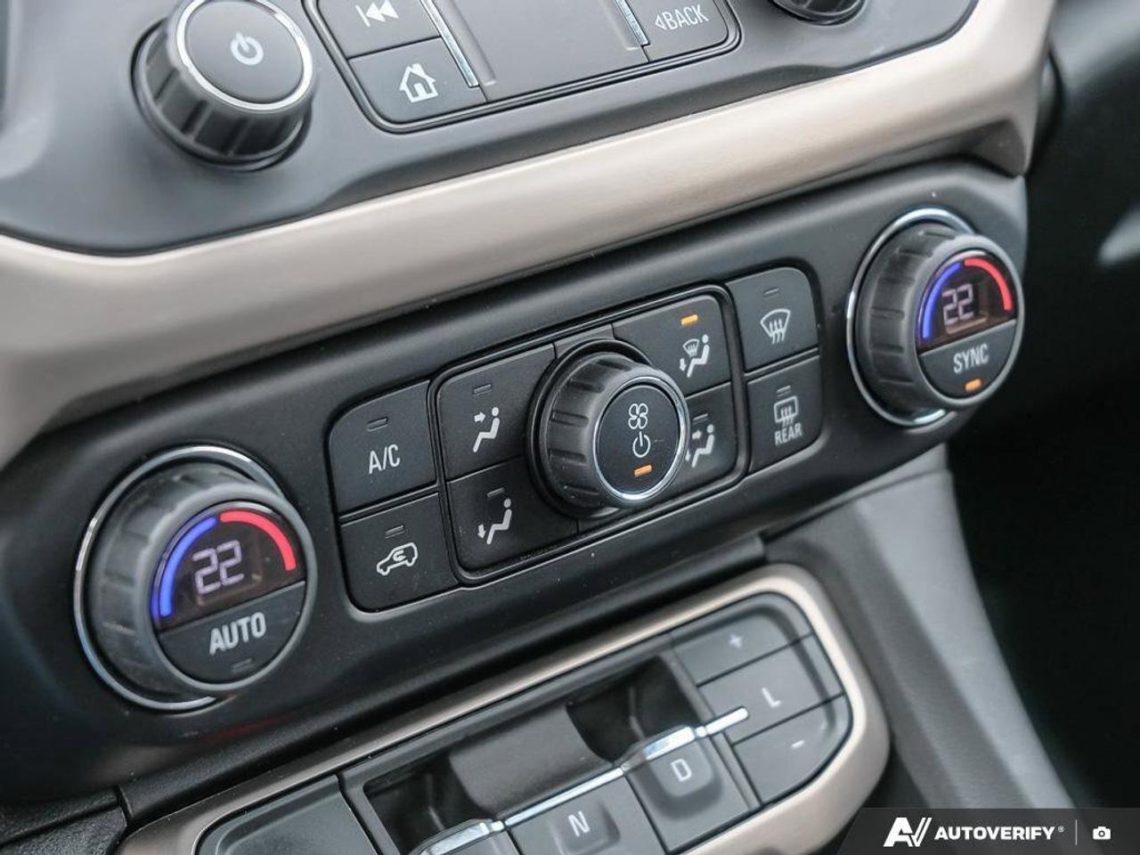 2021 GMC Acadia DenaliDENALI, 3.6L V6, AWD, ALLOYS, LEATHER, MACMA Photo