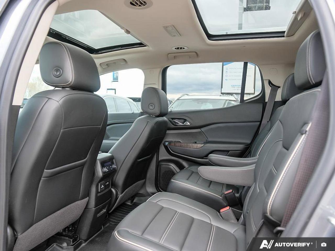 2021 GMC Acadia DenaliDENALI, 3.6L V6, AWD, ALLOYS, LEATHER, MACMA Photo