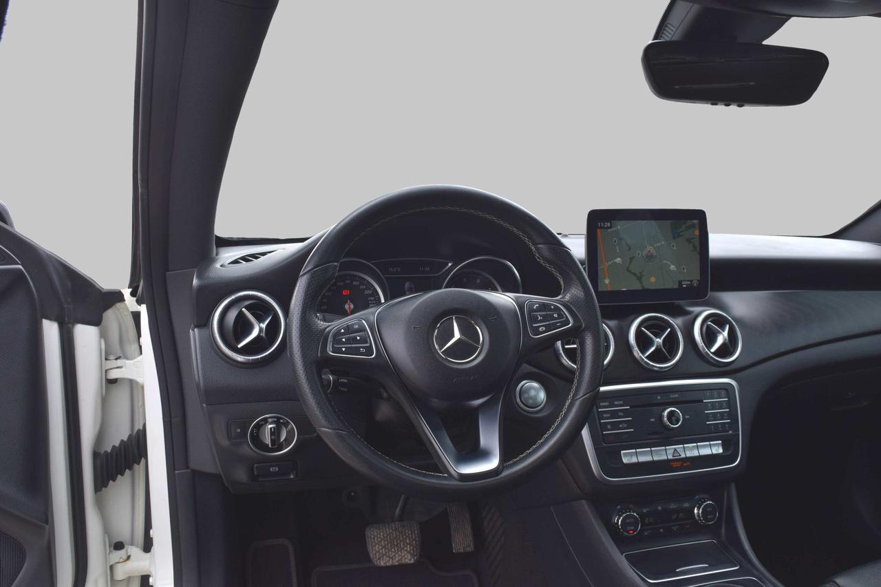 2018 Mercedes-Benz CLA-Class CLA250 4MATIC Navi Panoramic Sunroof Photo