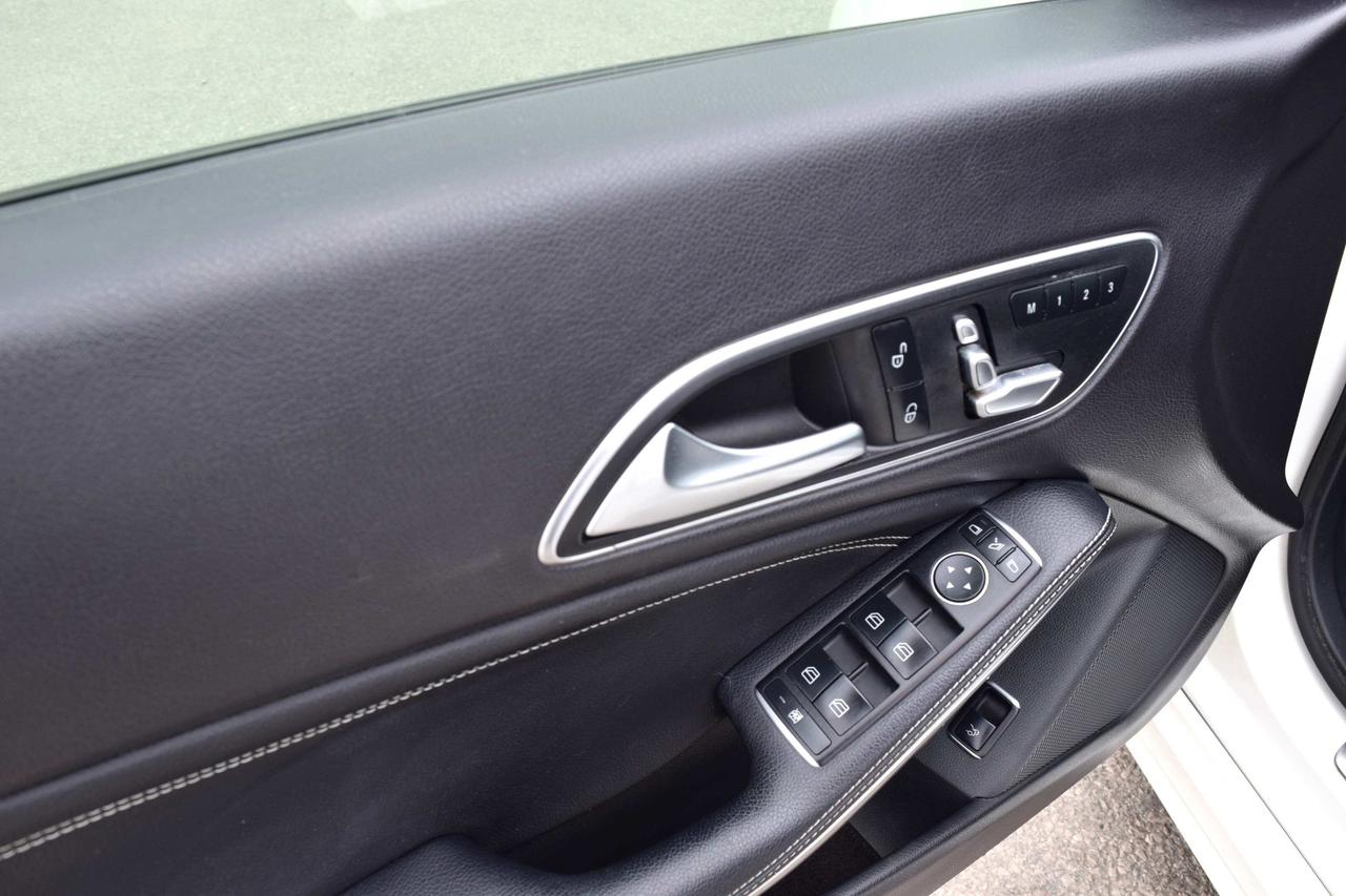 2018 Mercedes-Benz CLA-Class CLA250 4MATIC Navi Panoramic Sunroof Photo