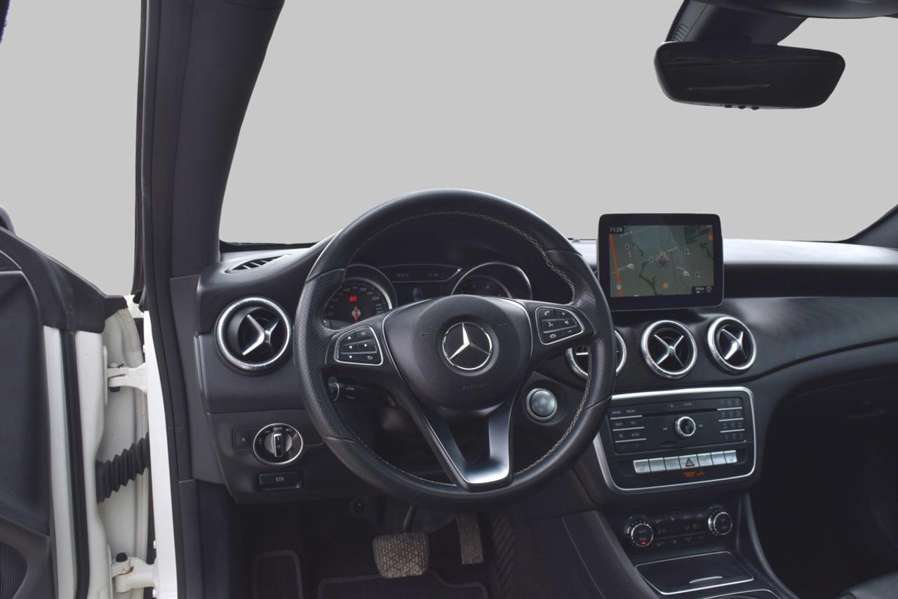 2018 Mercedes-Benz CLA-Class CLA250 4MATIC Navi Panoramic Sunroof Photo
