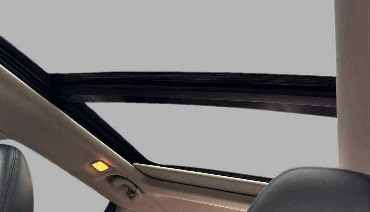 2018 Nissan Rogue SL Leather Navi Panoramic Sunroof Photo