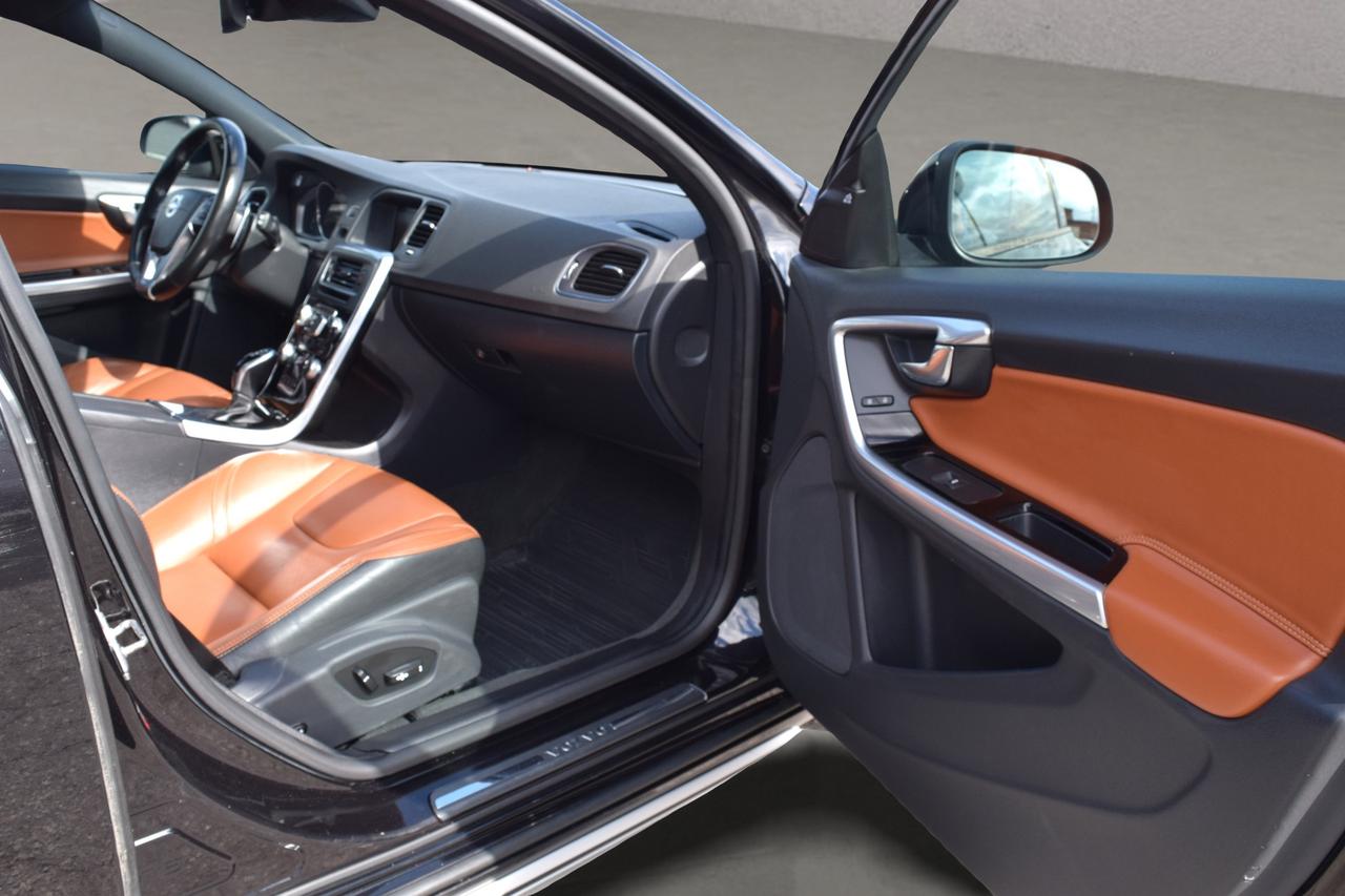 2018 Volvo V60 Dynamic AWD Navigation Photo