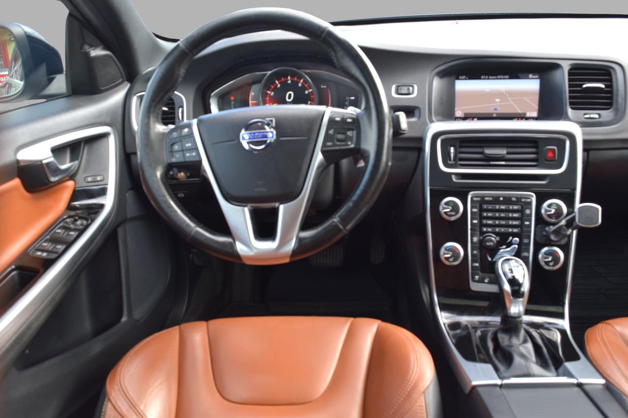 2018 Volvo V60 Dynamic AWD Navigation Photo