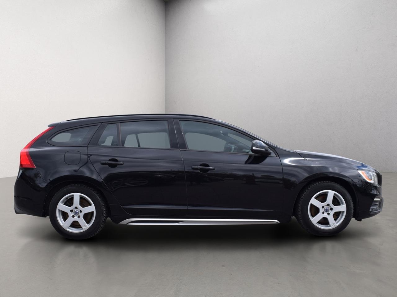 2018 Volvo V60 Dynamic AWD Navigation Photo