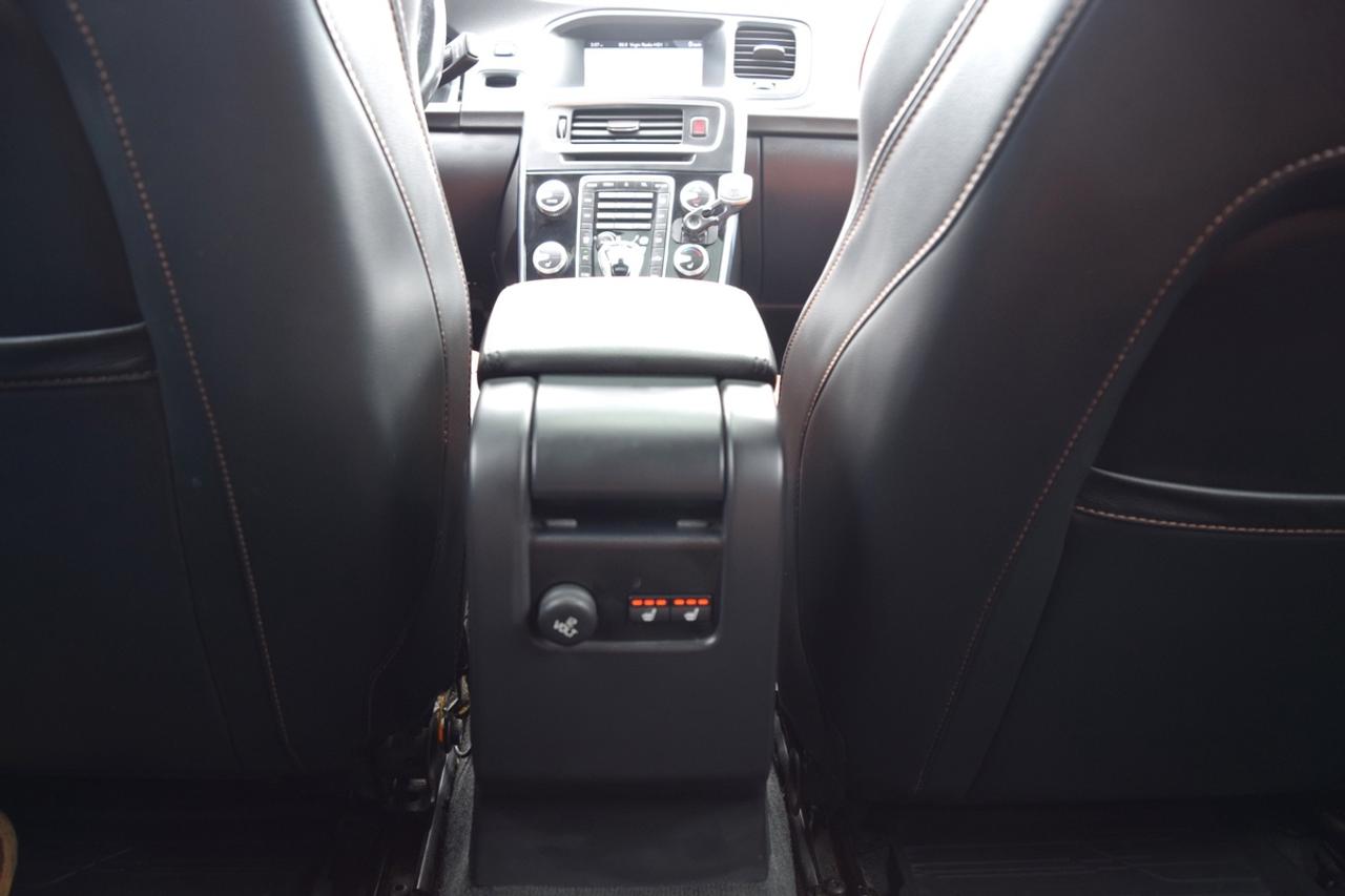 2018 Volvo V60 Dynamic AWD Navigation Photo