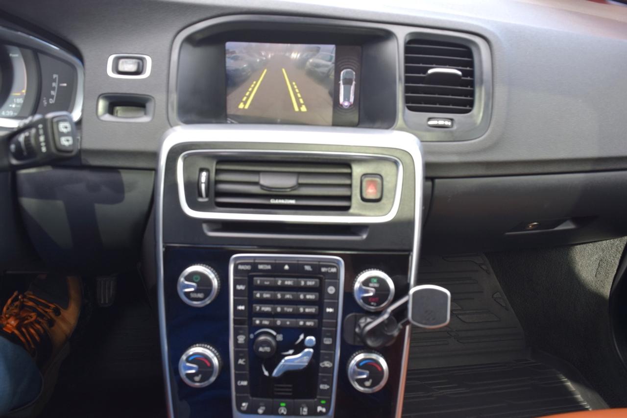 2018 Volvo V60 Dynamic AWD Navigation Photo